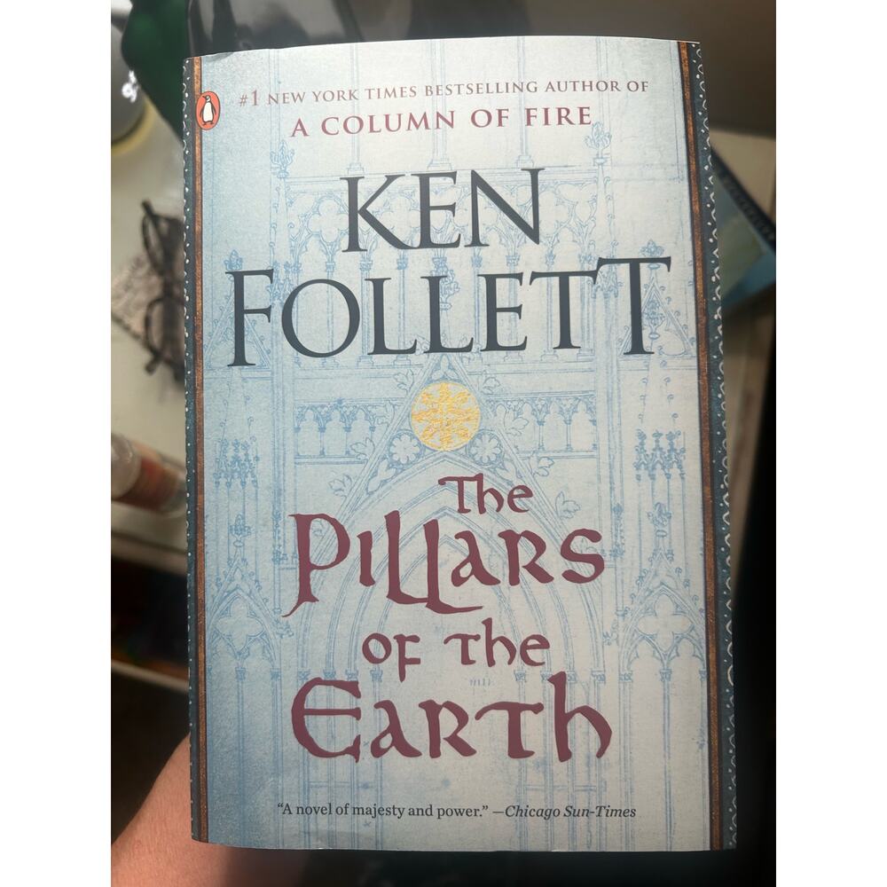Book Paperback:  The Pillars of the Earth, Ken Follett, Novel, Suspense